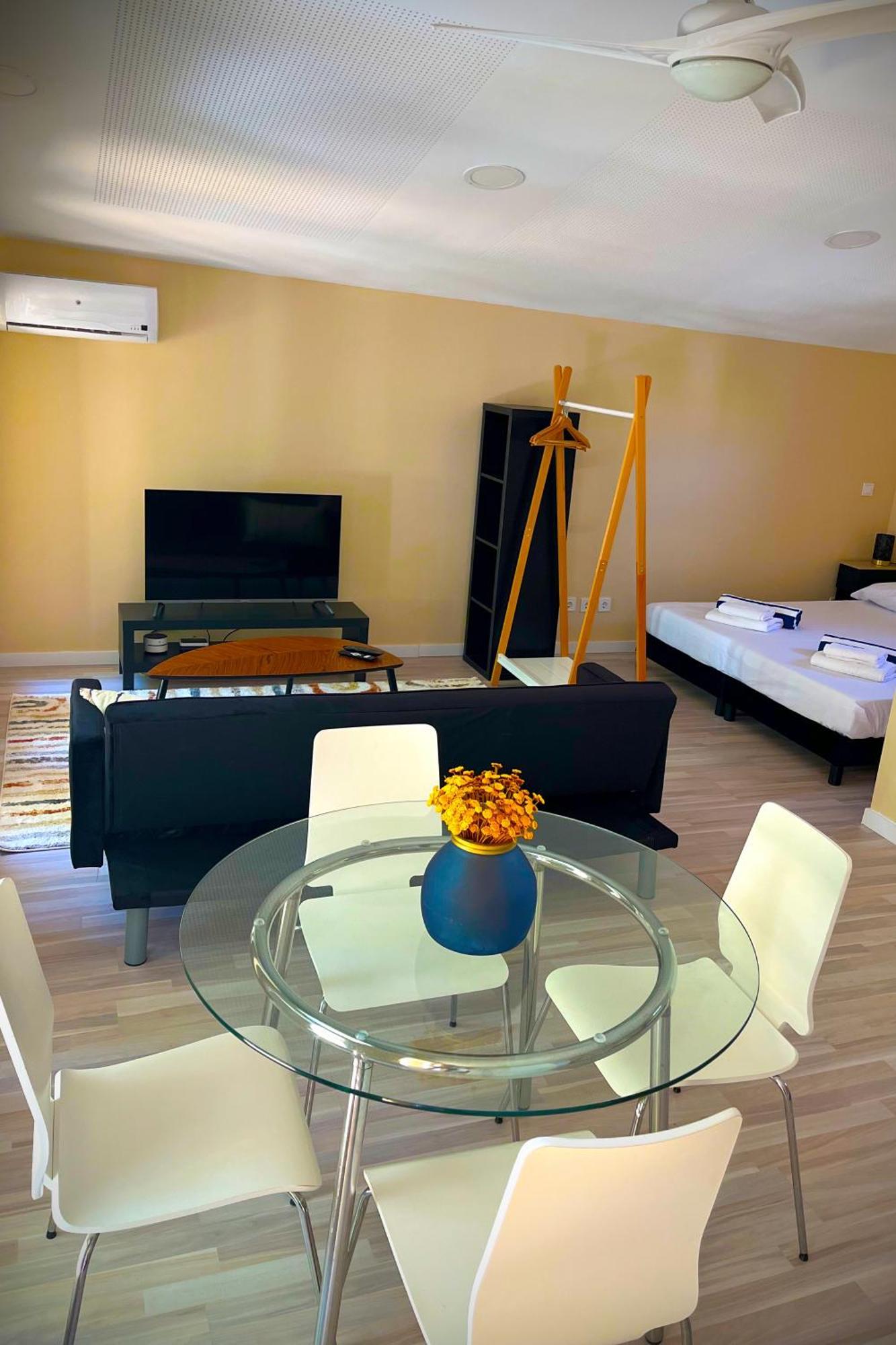 Fee4Me Cabin With Pool And Garden San Martín de la Vega Exterior foto